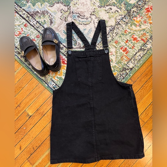 Forever 21 Dresses & Skirts - Black Overall Dress 🖤